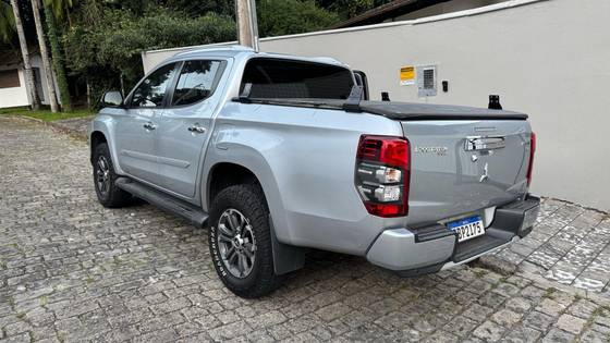 MITSUBISHI L200 TRITON 2.4 16V TURBO DIESEL SPORT HPE-S CD 4P 4X4 AUTOMÁTICO MITSUBISHI L200 TRITON 2.4 16V TURBO DIESEL SPORT HPE-S CD 4P 4X4 AUTOMÁTICO